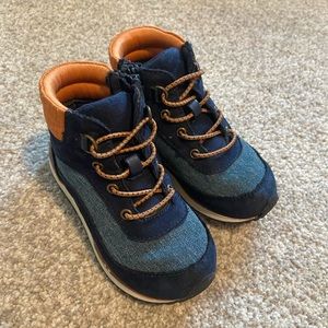 Old Navy Toddler Size 8 boots.